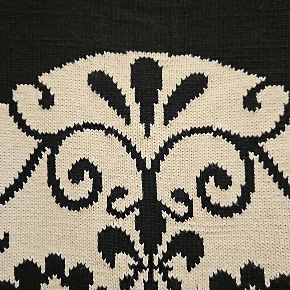 Betsey Johnson Skull Sweater Fleur-de-lis Spine Scoop Neck Sz M Black White - Picture 5 of 9